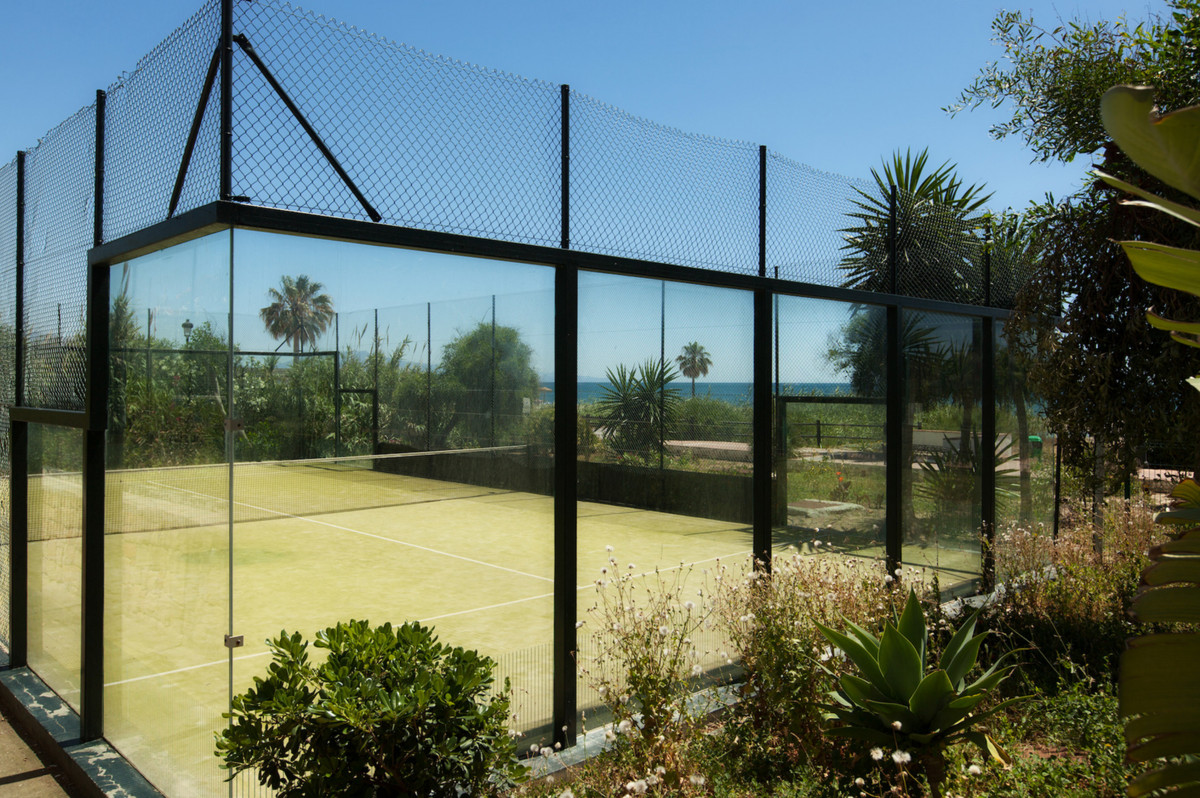 2 Bed Apartment for sale in La Duquesa Costa Del Sol, Málaga, Spain