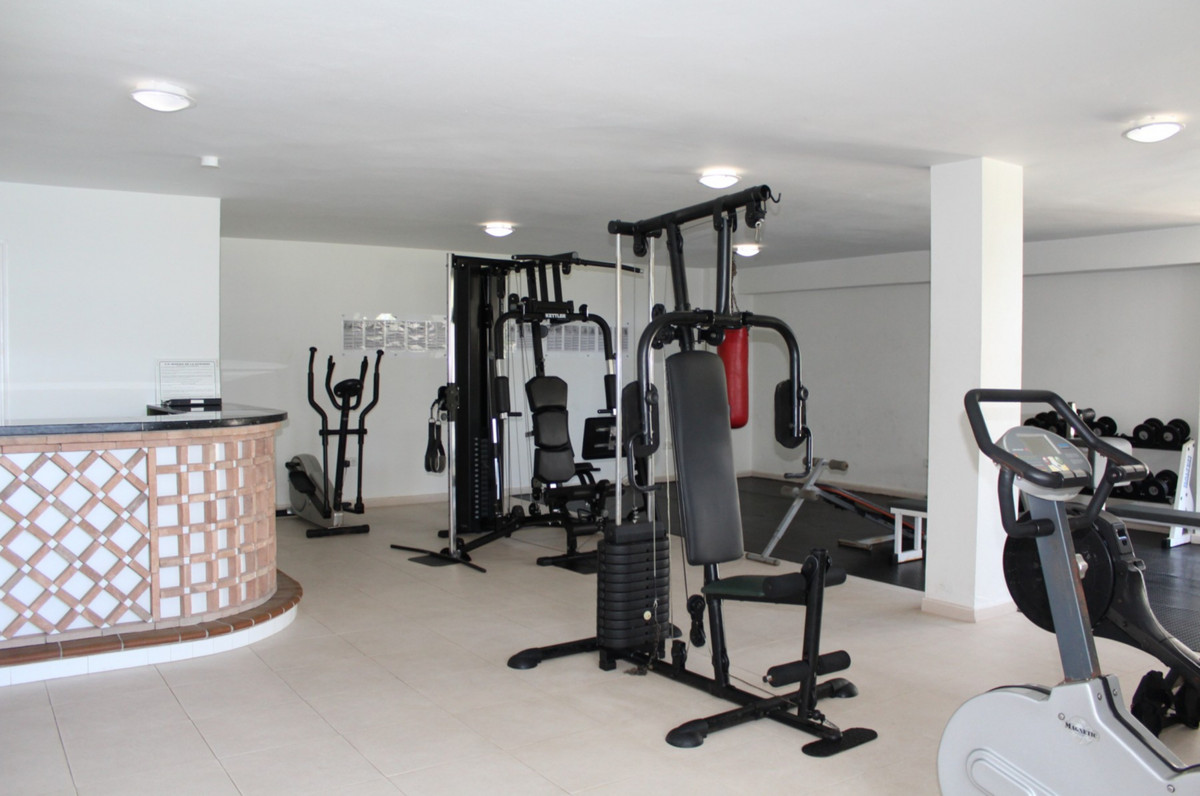2 Bed Apartment for sale in La Duquesa Costa Del Sol, Málaga, Spain