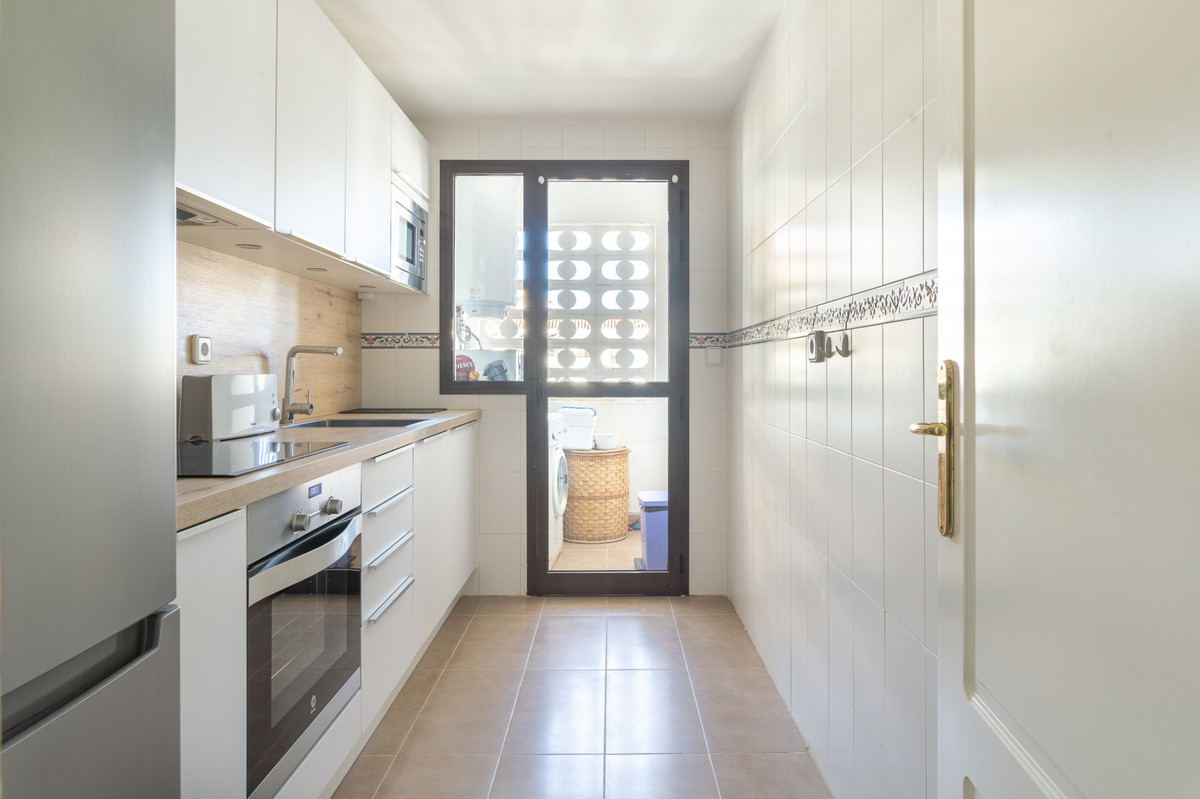 2 Bed Apartment for sale in La Duquesa Costa Del Sol, Málaga, Spain