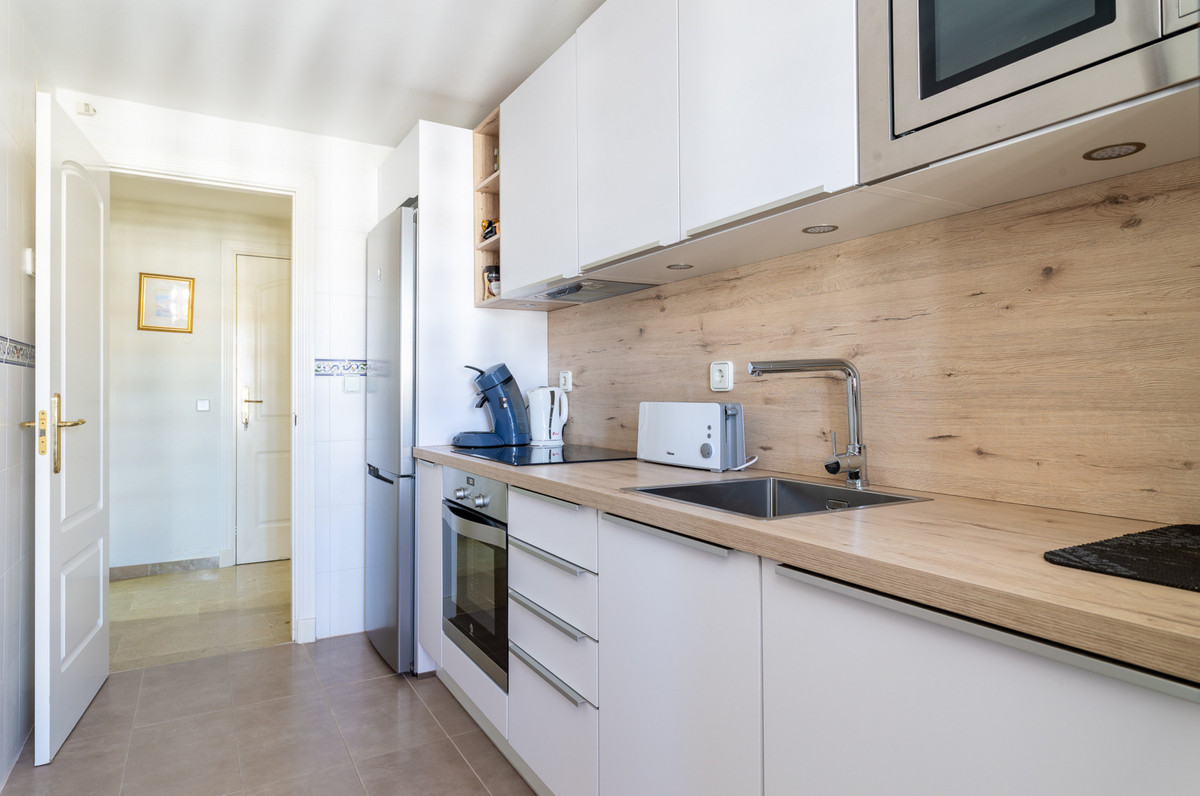2 Bed Apartment for sale in La Duquesa Costa Del Sol, Málaga, Spain