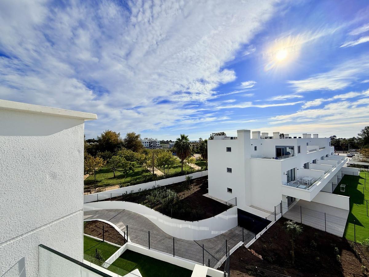 4 Bed Apartment for sale in Estepona Costa Del Sol, Málaga, Spain