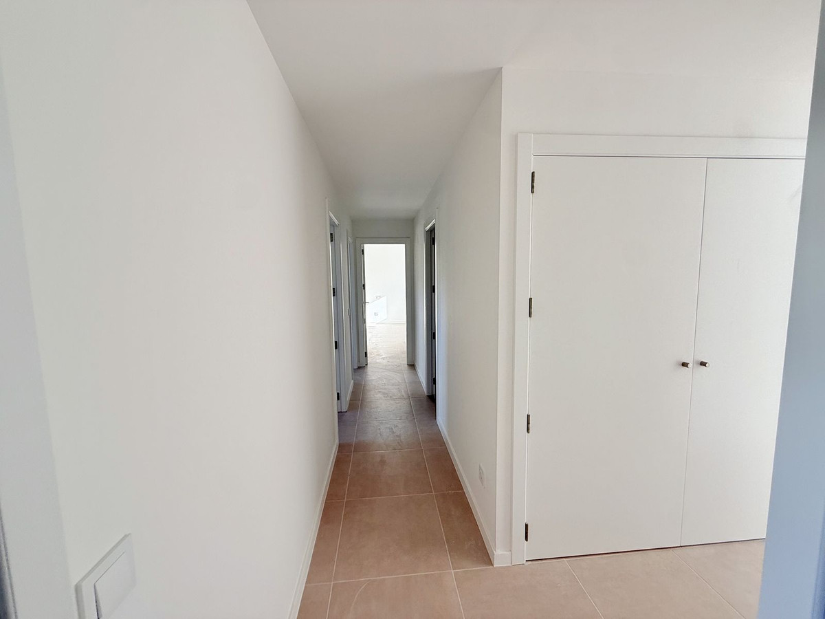4 Bed Apartment for sale in Estepona Costa Del Sol, Málaga, Spain