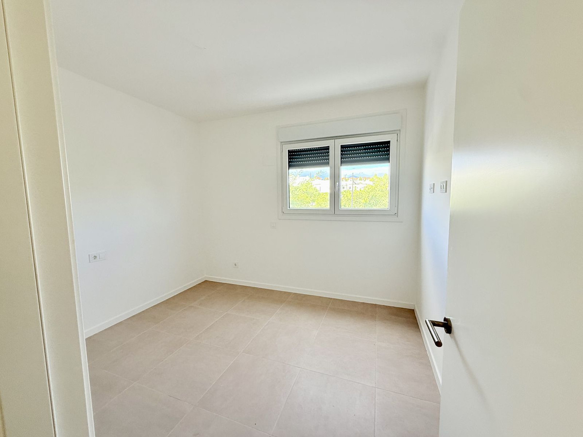 4 Bed Apartment for sale in Estepona Costa Del Sol, Málaga, Spain