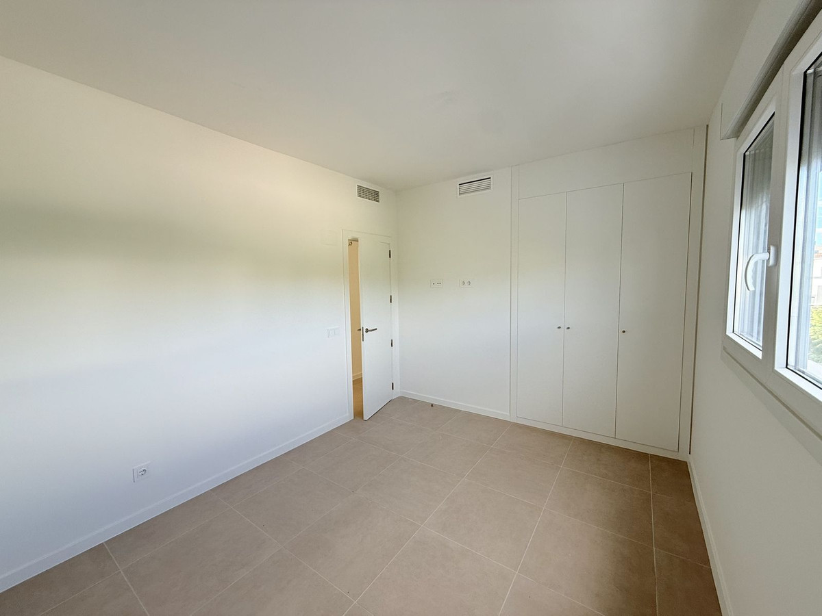 4 Bed Apartment for sale in Estepona Costa Del Sol, Málaga, Spain