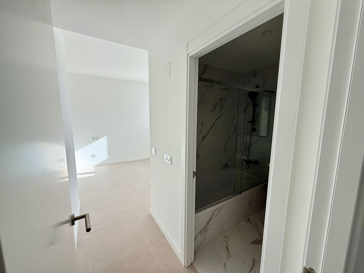 4 Bed Apartment for sale in Estepona Costa Del Sol, Málaga, Spain
