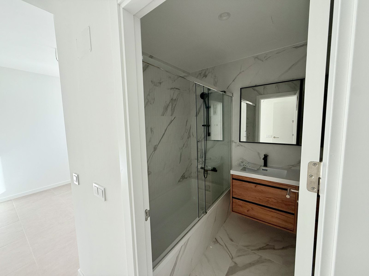 4 Bed Apartment for sale in Estepona Costa Del Sol, Málaga, Spain