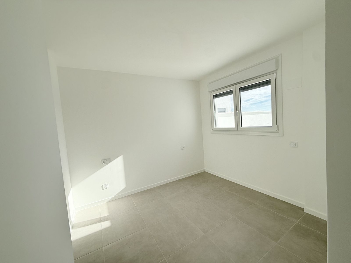 4 Bed Apartment for sale in Estepona Costa Del Sol, Málaga, Spain