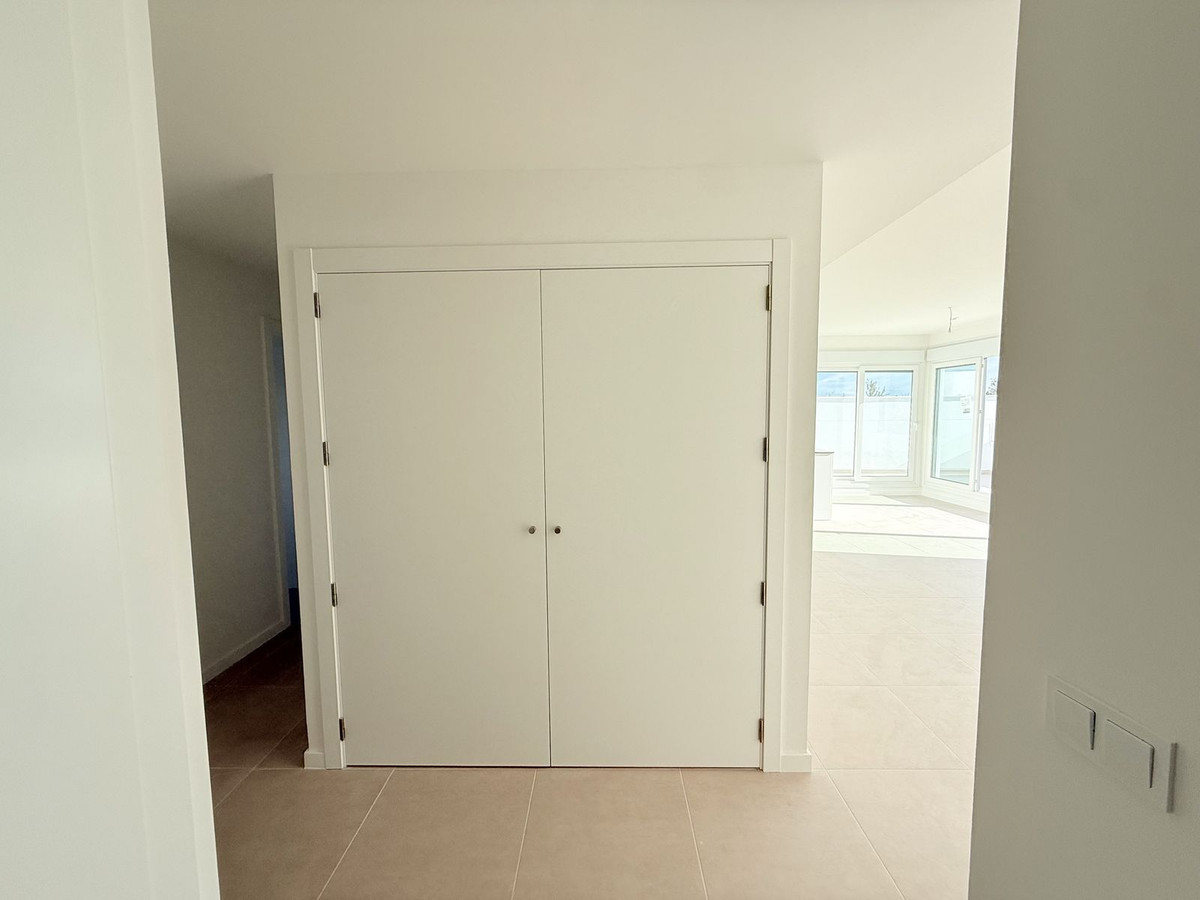 4 Bed Apartment for sale in Estepona Costa Del Sol, Málaga, Spain