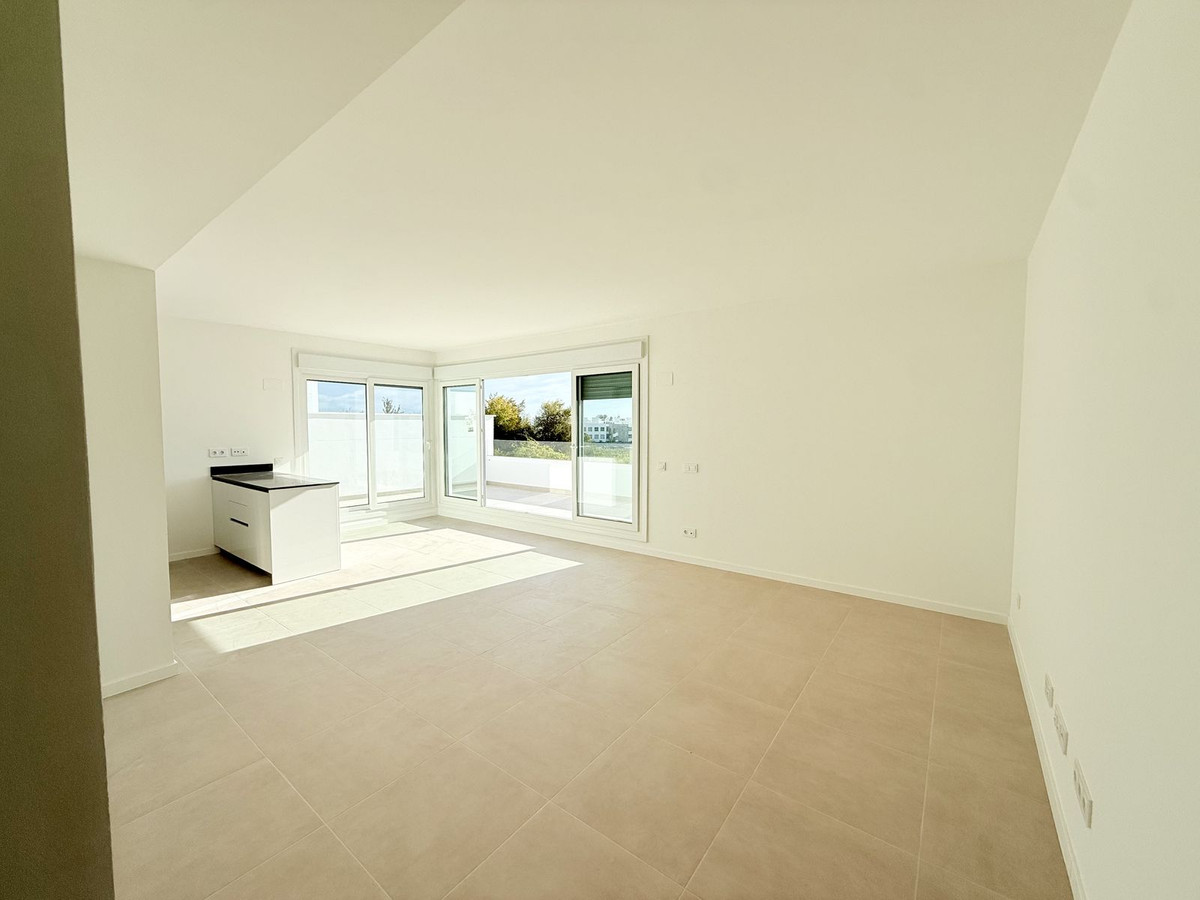 4 Bed Apartment for sale in Estepona Costa Del Sol, Málaga, Spain