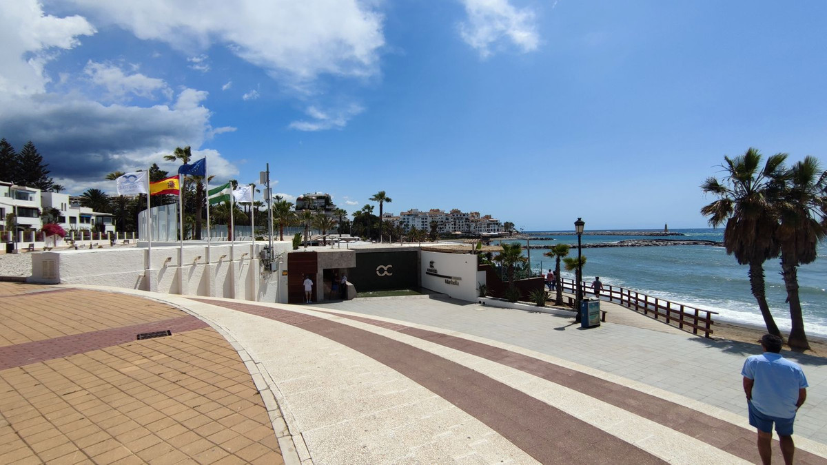 2 Bed Apartment for sale in Puerto Banús Costa Del Sol, Málaga, Spain