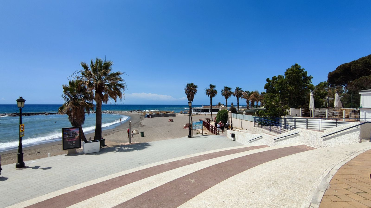 2 Bed Apartment for sale in Puerto Banús Costa Del Sol, Málaga, Spain