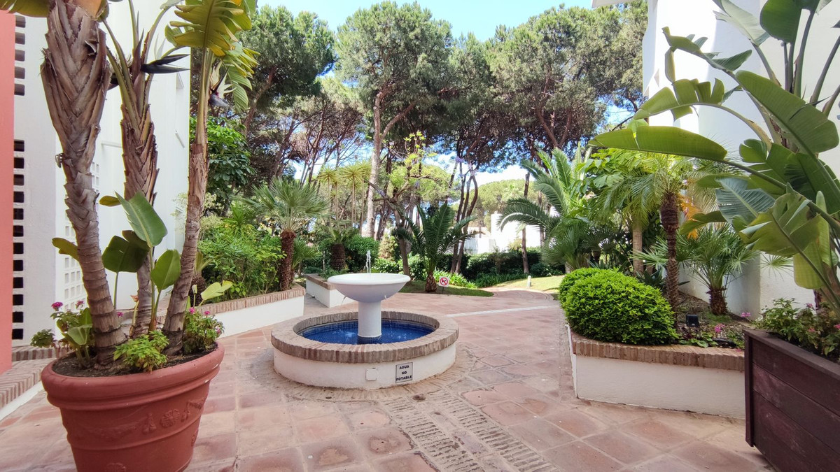 2 Bed Apartment for sale in Puerto Banús Costa Del Sol, Málaga, Spain