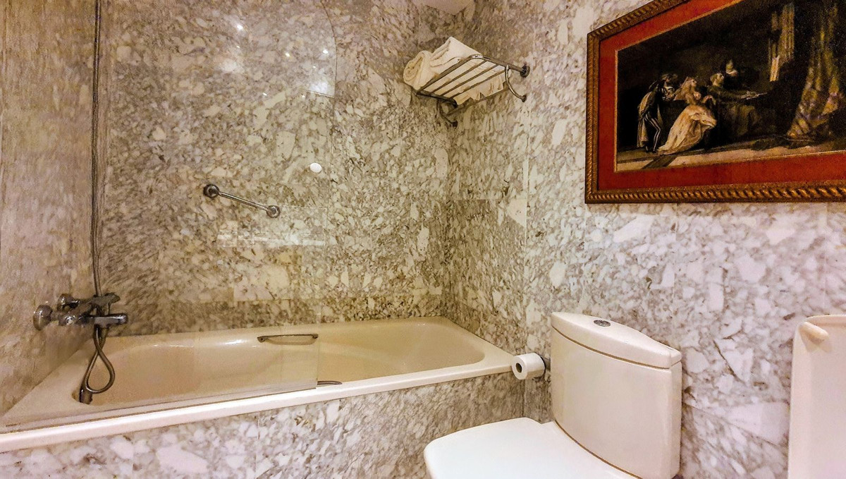 2 Bed Apartment for sale in Puerto Banús Costa Del Sol, Málaga, Spain