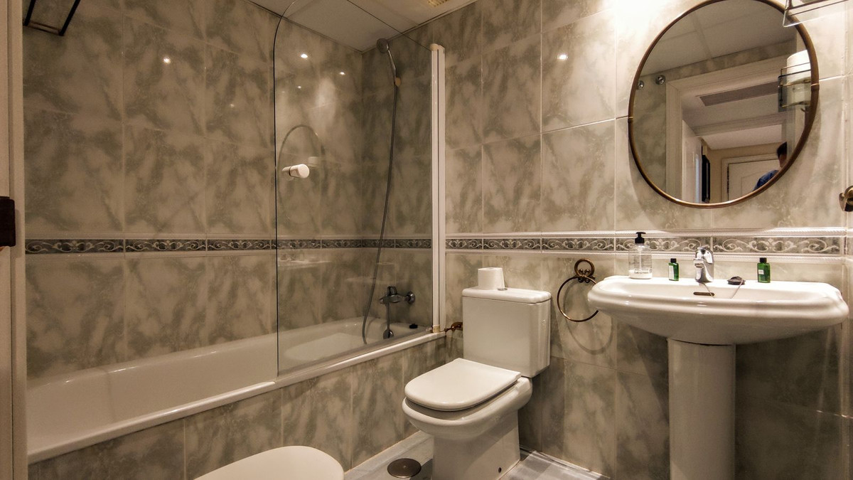 2 Bed Apartment for sale in Puerto Banús Costa Del Sol, Málaga, Spain
