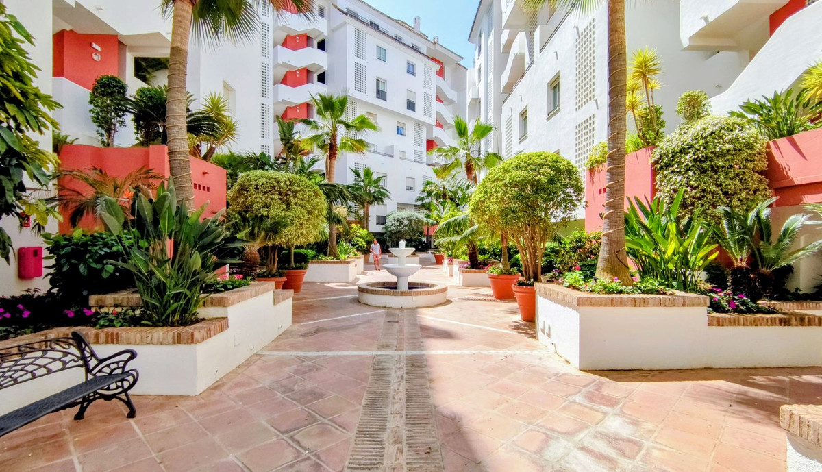 2 Bed Apartment for sale in Puerto Banús Costa Del Sol, Málaga, Spain