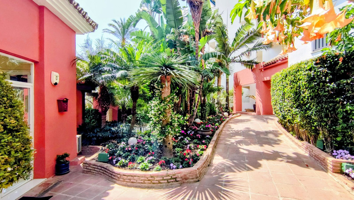 2 Bed Apartment for sale in Puerto Banús Costa Del Sol, Málaga, Spain