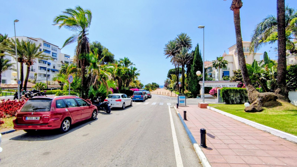 2 Bed Apartment for sale in Puerto Banús Costa Del Sol, Málaga, Spain