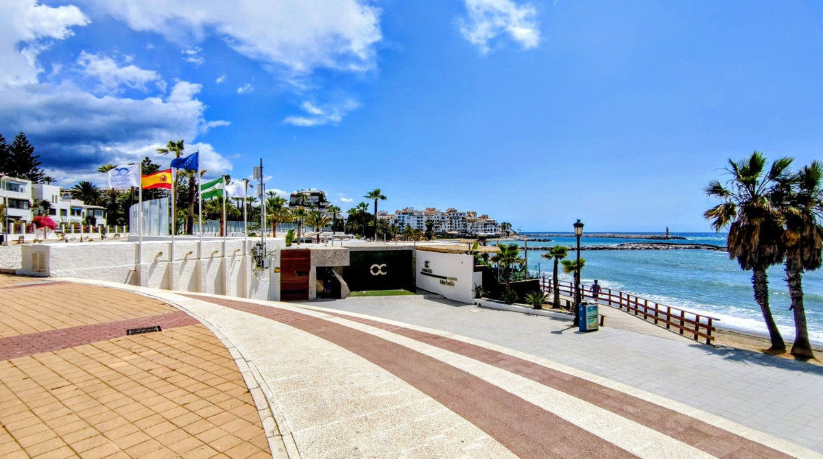 2 Bed Apartment for sale in Puerto Banús Costa Del Sol, Málaga, Spain