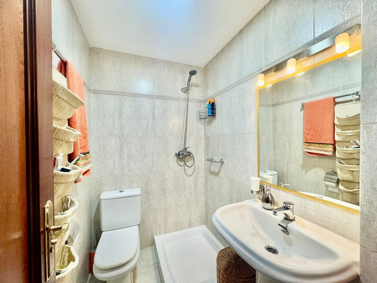 2 Bed Apartment for sale in Los Pacos Costa Del Sol, Málaga, Spain