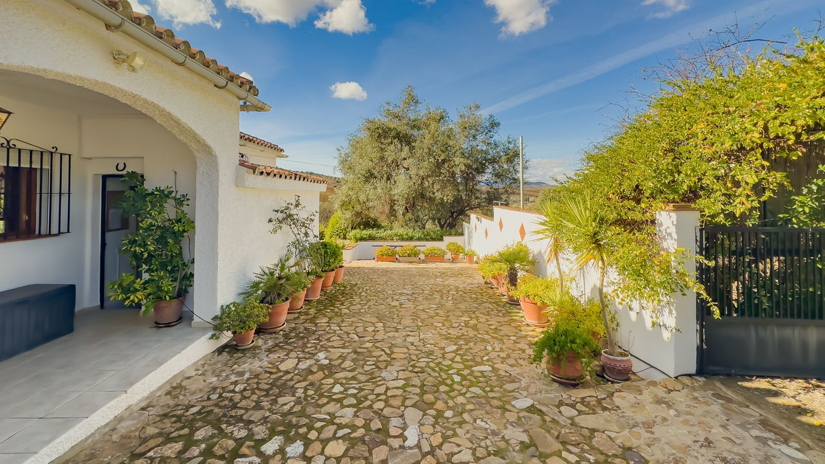 2 Bed Townhouse for sale in Almogía Costa Del Sol, Málaga, Spain