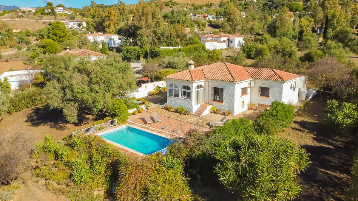 2 Bed Townhouse for sale in Almogía Costa Del Sol, Málaga, Spain