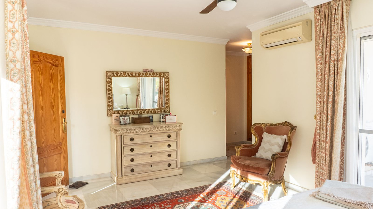 Se vende Villa - Chalet de 5 dormitorios en Costa Del Sol, Málaga, España