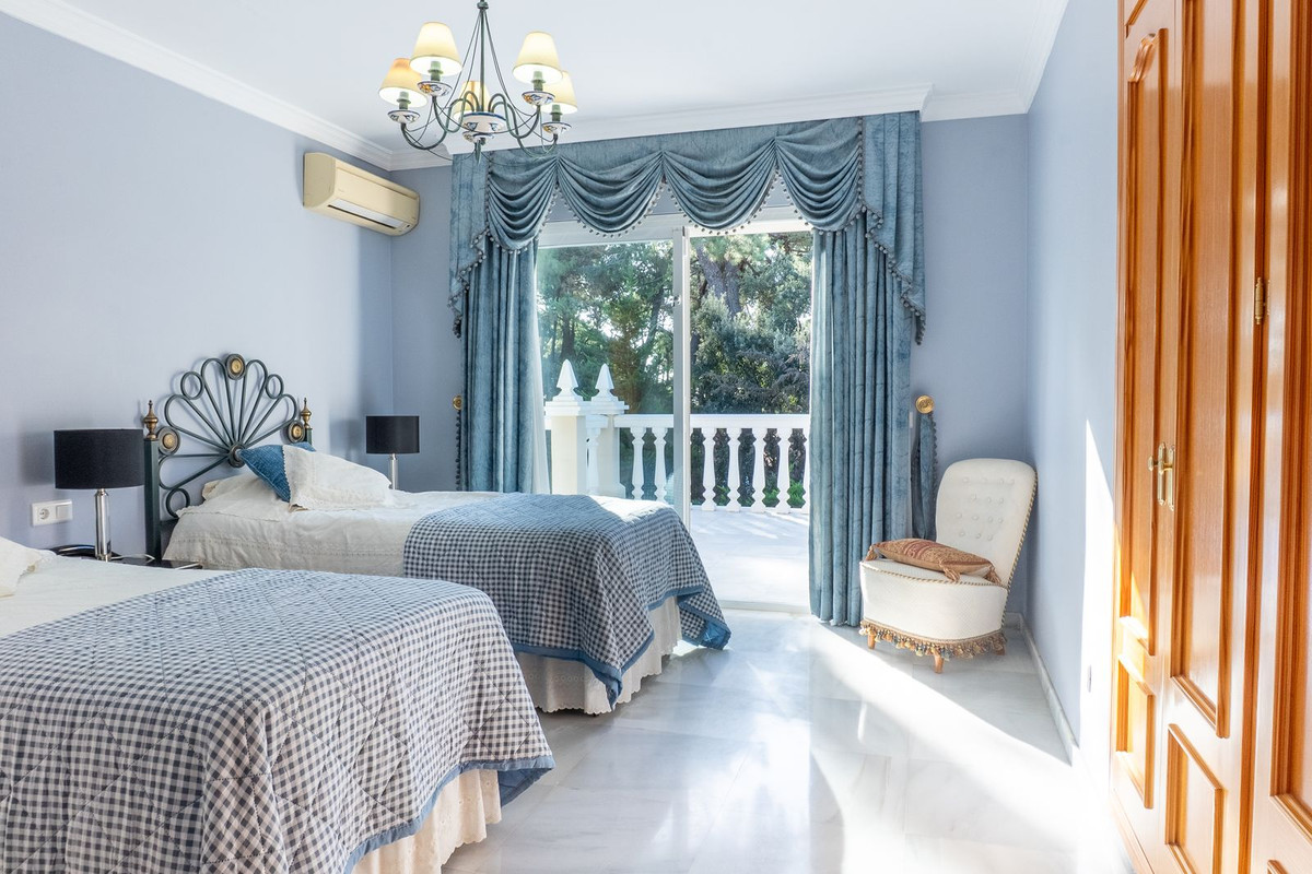 Se vende Villa - Chalet de 5 dormitorios en Costa Del Sol, Málaga, España