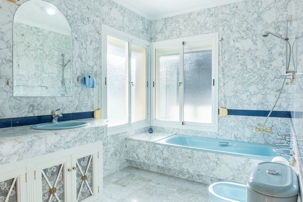 Se vende Villa - Chalet de 5 dormitorios en Costa Del Sol, Málaga, España