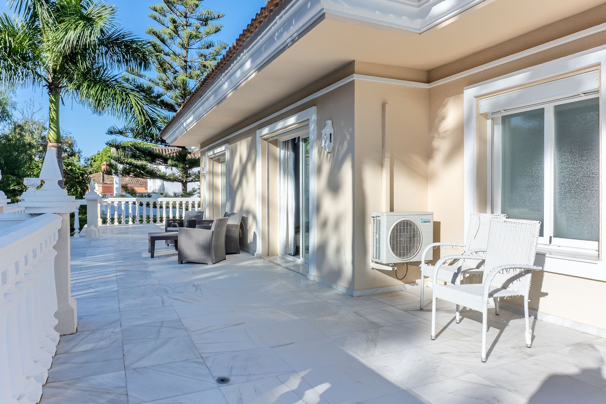 Se vende Villa - Chalet de 5 dormitorios en Costa Del Sol, Málaga, España