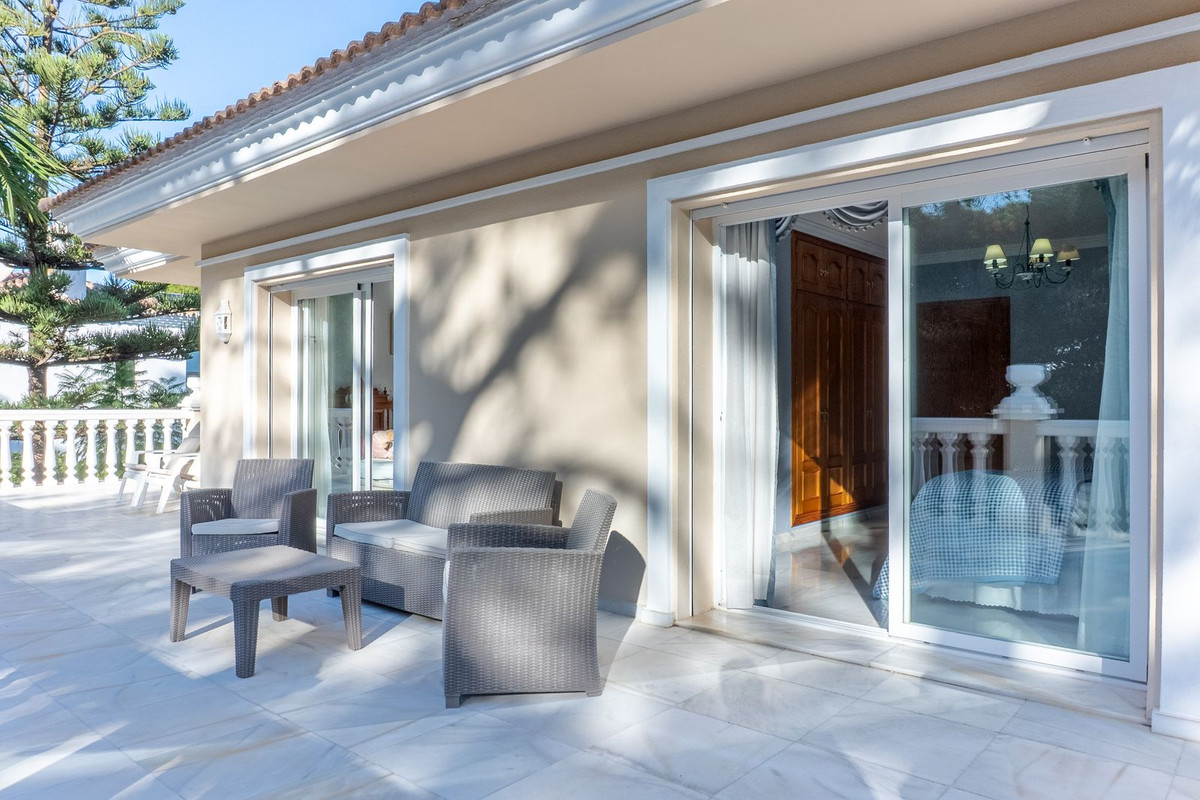 Se vende Villa - Chalet de 5 dormitorios en Costa Del Sol, Málaga, España