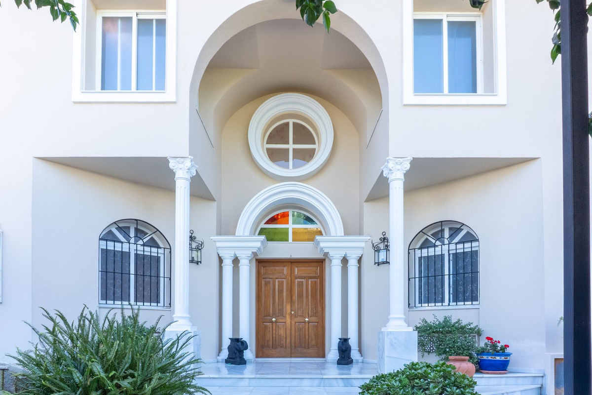 Se vende Villa - Chalet de 5 dormitorios en Costa Del Sol, Málaga, España