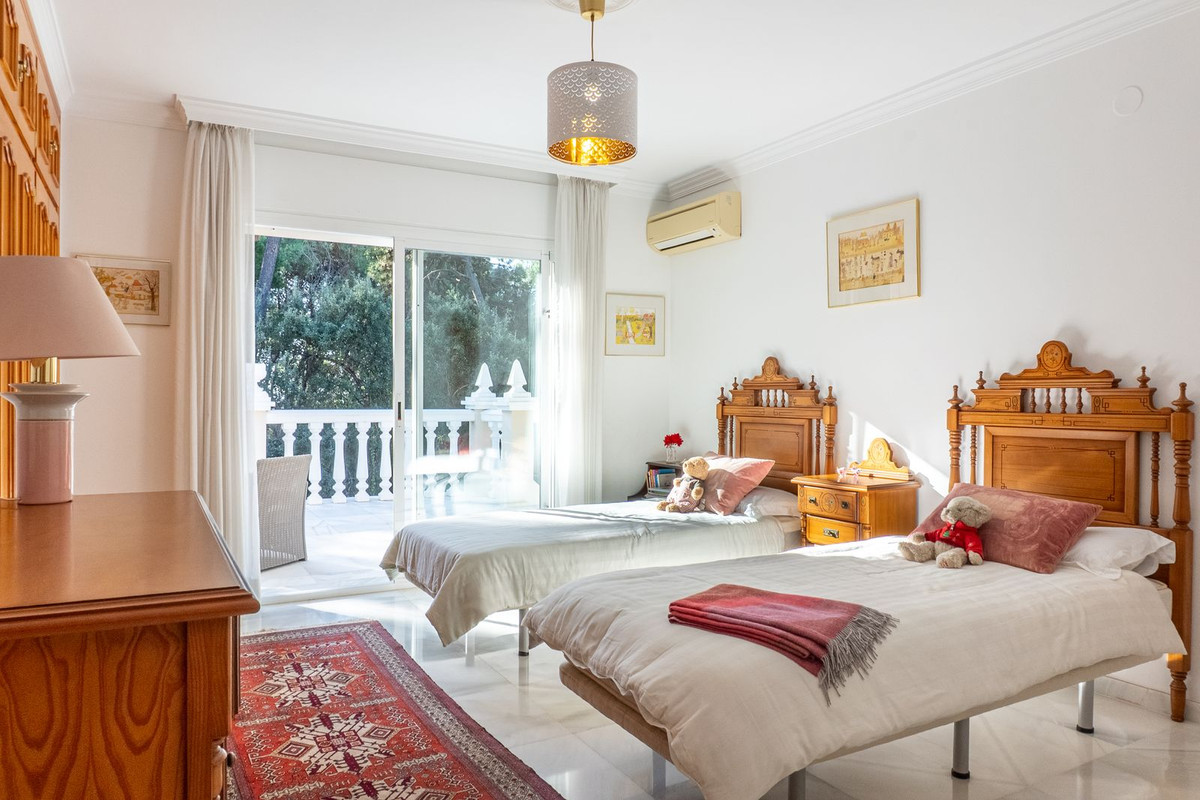 Se vende Villa - Chalet de 5 dormitorios en Costa Del Sol, Málaga, España