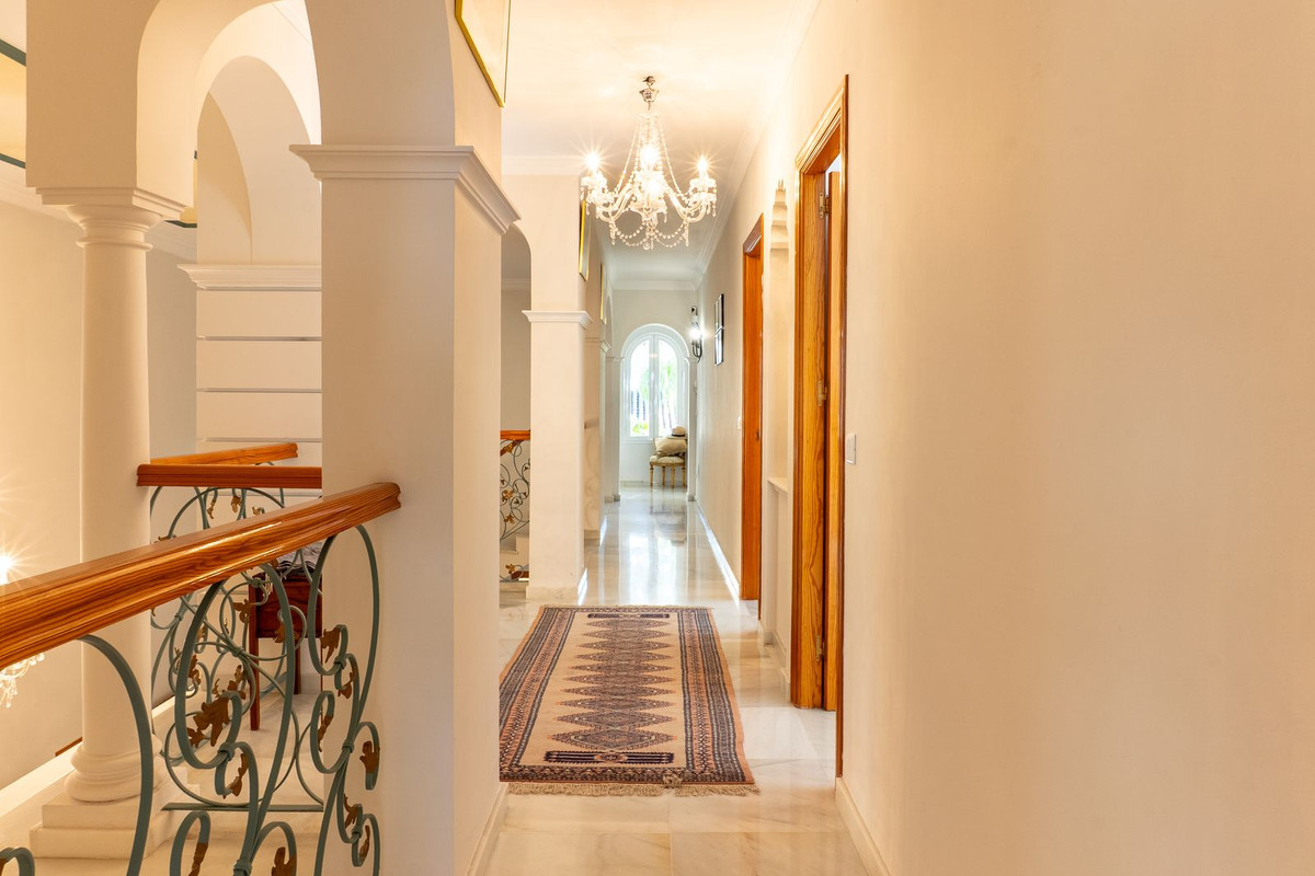 Se vende Villa - Chalet de 5 dormitorios en Costa Del Sol, Málaga, España