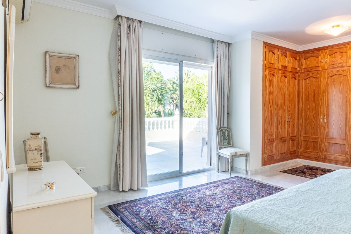 Se vende Villa - Chalet de 5 dormitorios en Costa Del Sol, Málaga, España
