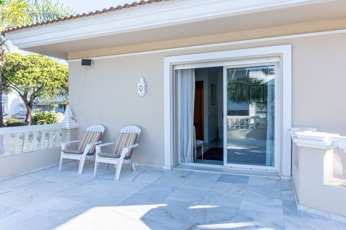 Se vende Villa - Chalet de 5 dormitorios en Costa Del Sol, Málaga, España