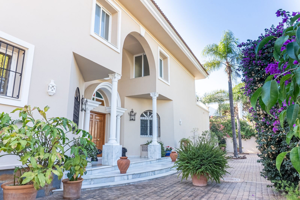 Se vende Villa - Chalet de 5 dormitorios en Costa Del Sol, Málaga, España