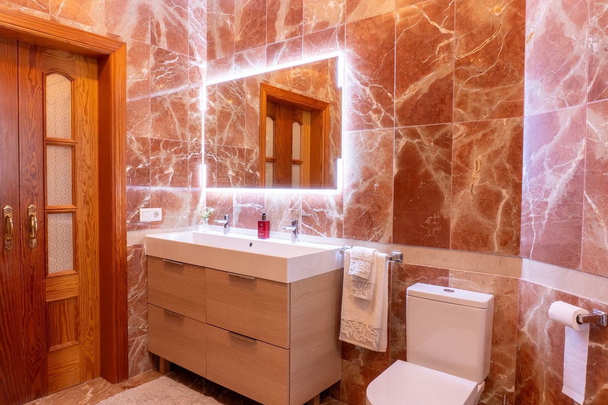 Se vende Villa - Chalet de 5 dormitorios en Costa Del Sol, Málaga, España