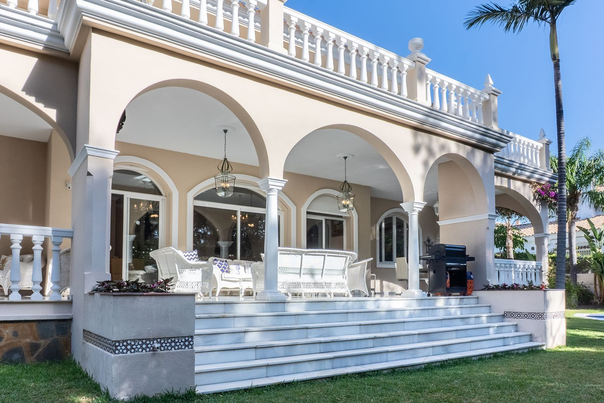 Se vende Villa - Chalet de 5 dormitorios en Costa Del Sol, Málaga, España