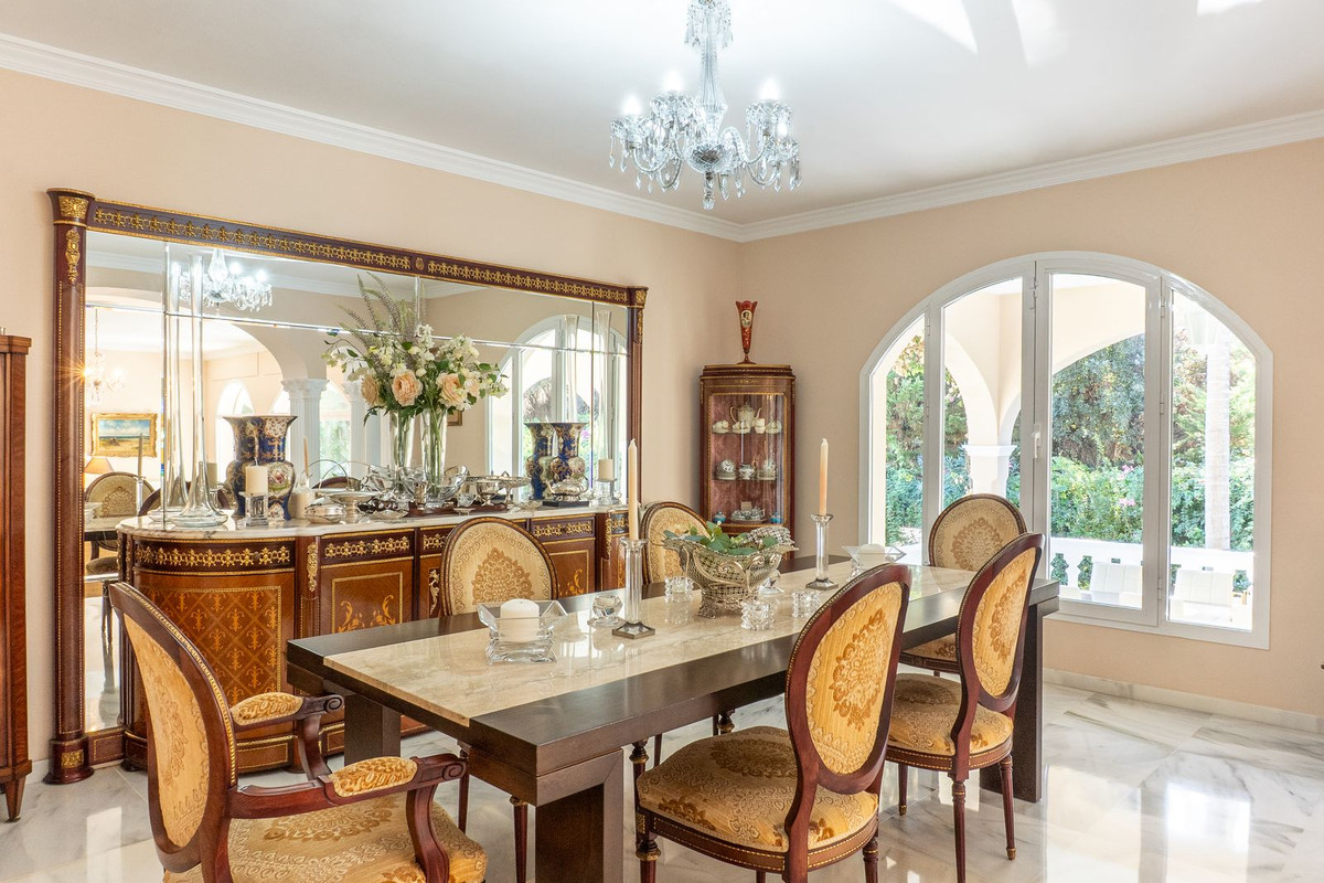 Se vende Villa - Chalet de 5 dormitorios en Costa Del Sol, Málaga, España