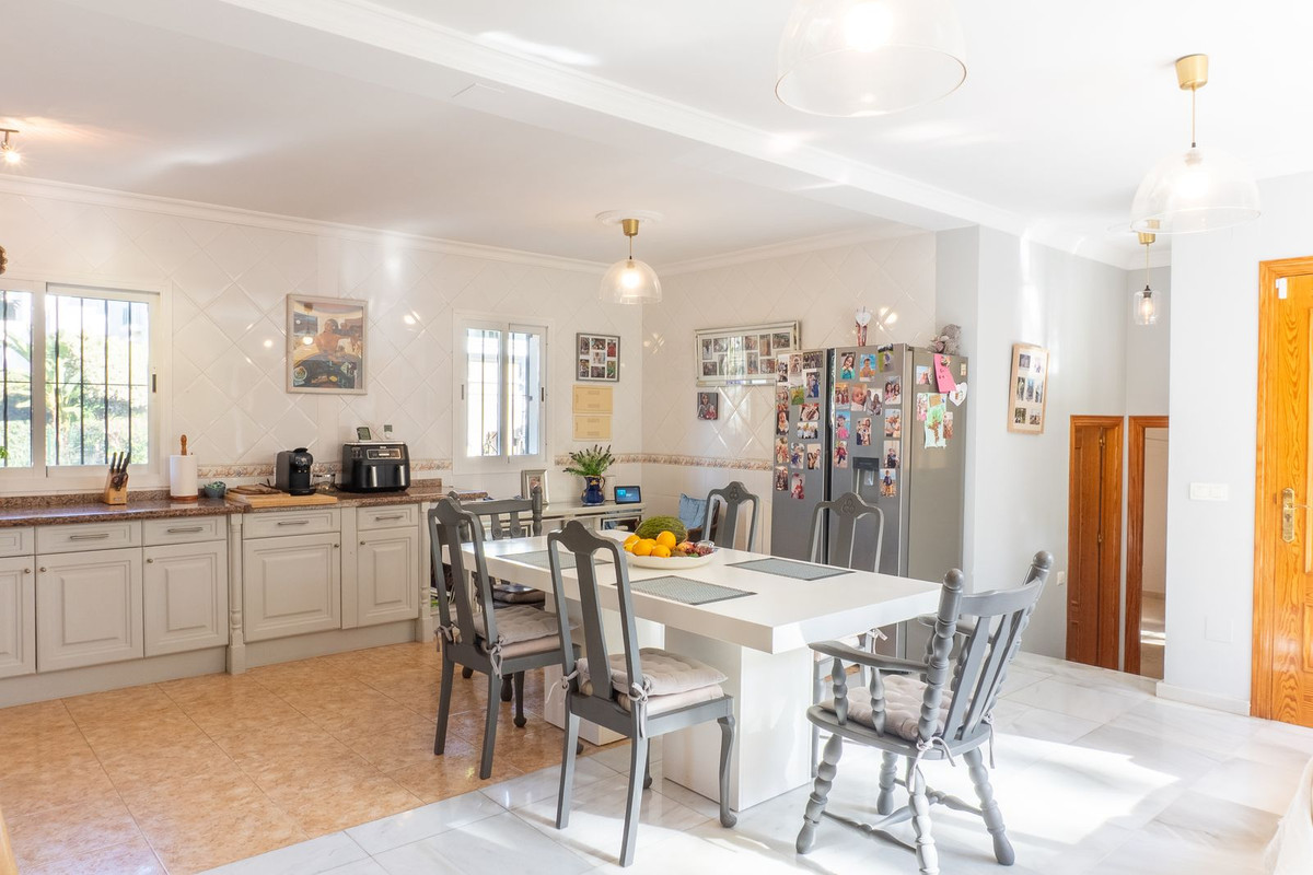 Se vende Villa - Chalet de 5 dormitorios en Costa Del Sol, Málaga, España