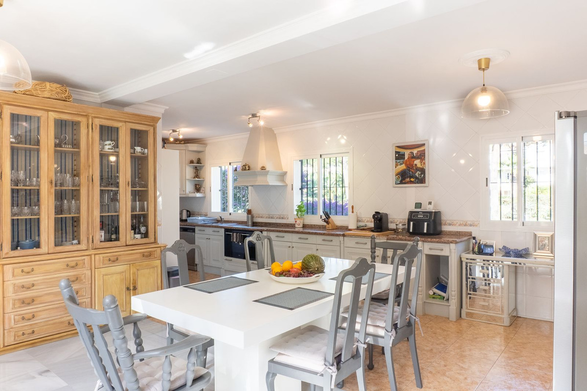 Se vende Villa - Chalet de 5 dormitorios en Costa Del Sol, Málaga, España