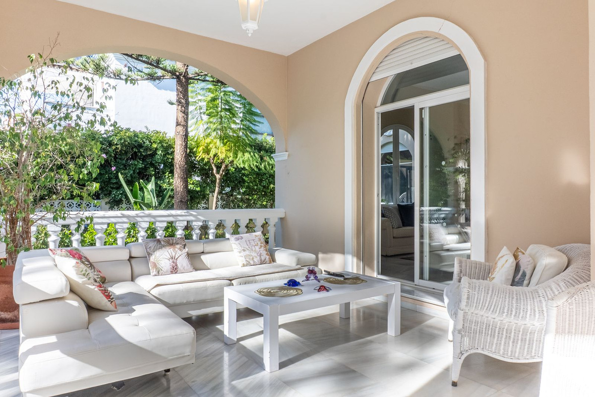 Se vende Villa - Chalet de 5 dormitorios en Costa Del Sol, Málaga, España