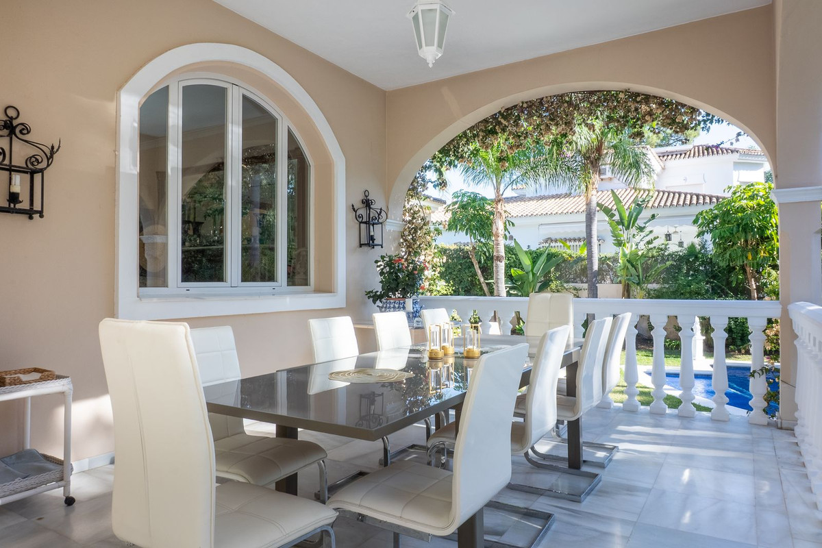 Se vende Villa - Chalet de 5 dormitorios en Costa Del Sol, Málaga, España