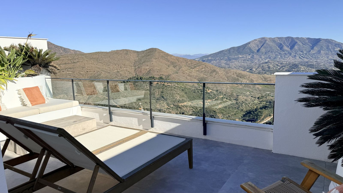 3 Bed Townhouse for sale in Elviria Costa Del Sol, Málaga, Spain