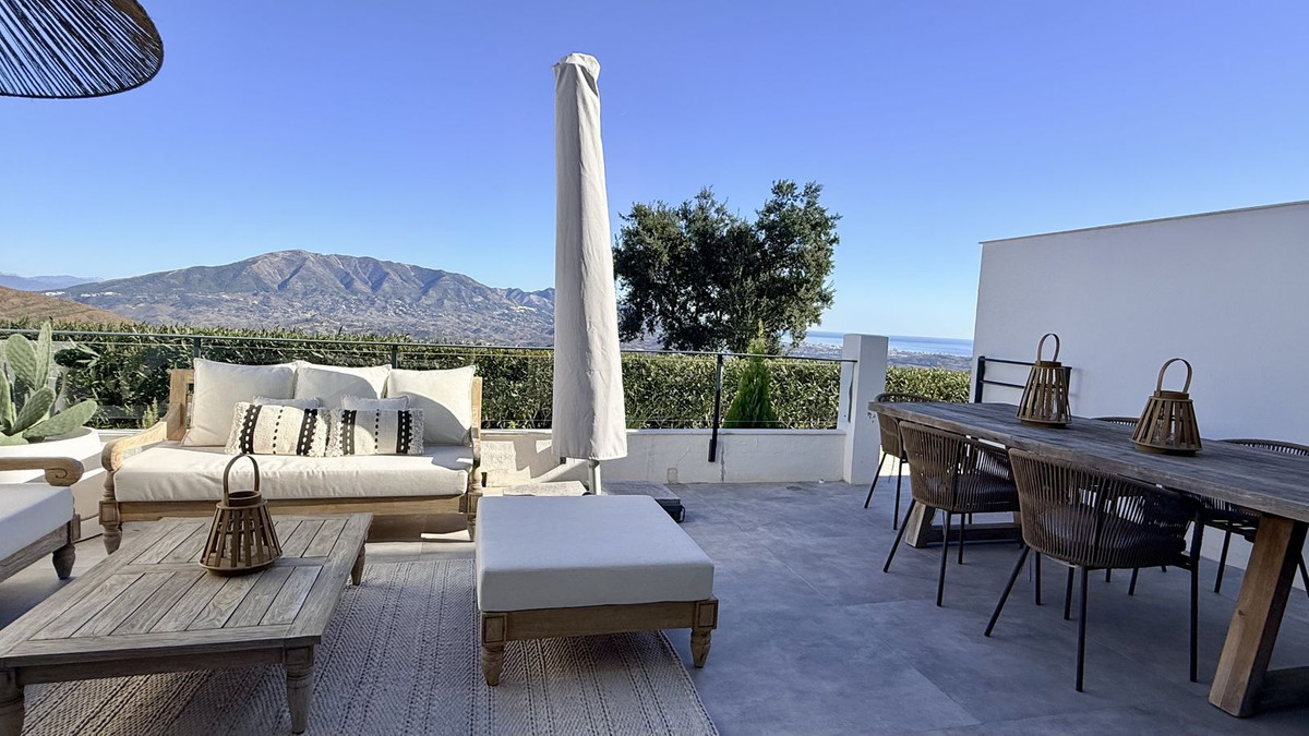 3 Bed Townhouse for sale in Elviria Costa Del Sol, Málaga, Spain