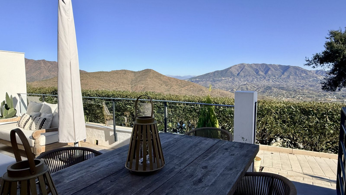 3 Bed Townhouse for sale in Elviria Costa Del Sol, Málaga, Spain