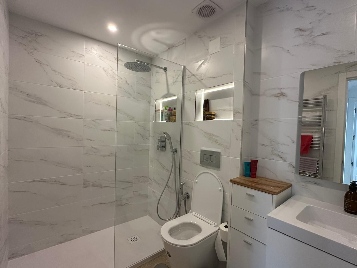 2 Bed Apartment for sale in The Golden Mile Costa Del Sol, Málaga, Spain
