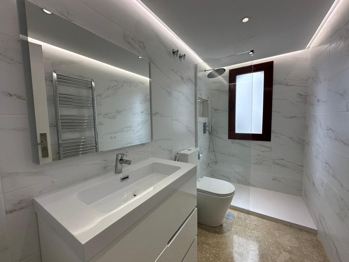 2 Bed Apartment for sale in The Golden Mile Costa Del Sol, Málaga, Spain