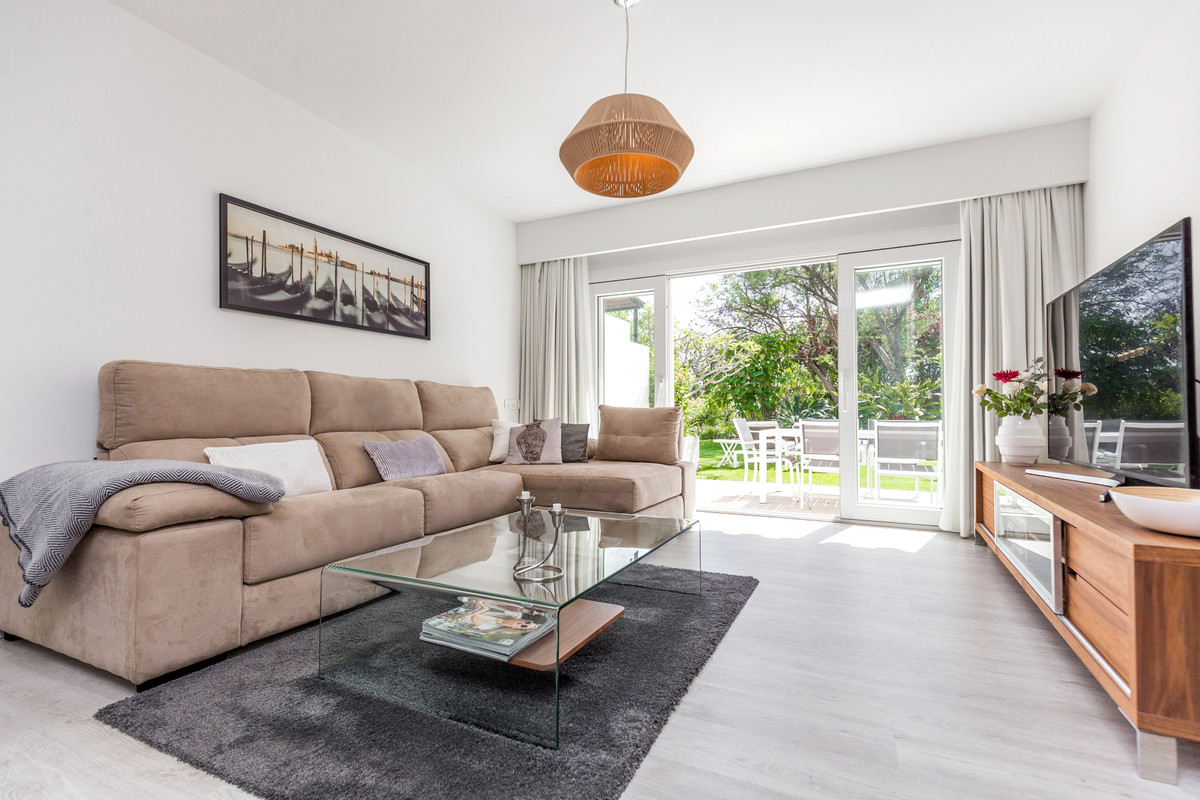 2 Bed Townhouse for sale in Nueva Andalucía Costa Del Sol, Málaga, Spain