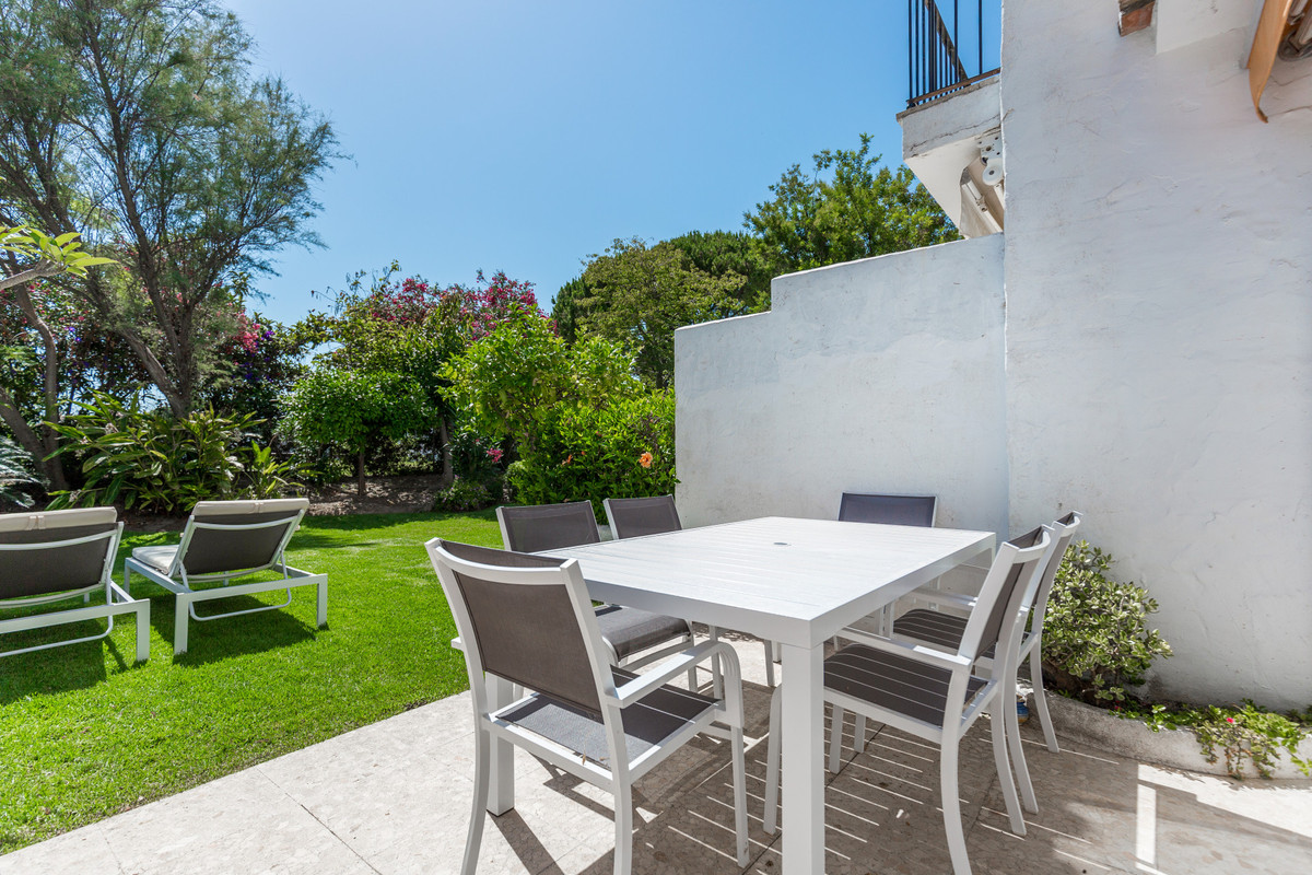2 Bed Townhouse for sale in Nueva Andalucía Costa Del Sol, Málaga, Spain